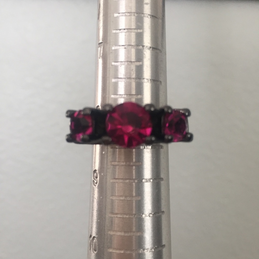 🛍GORGEOUS 10 kt BLACK RHODIUM STATEMENT RING🛍